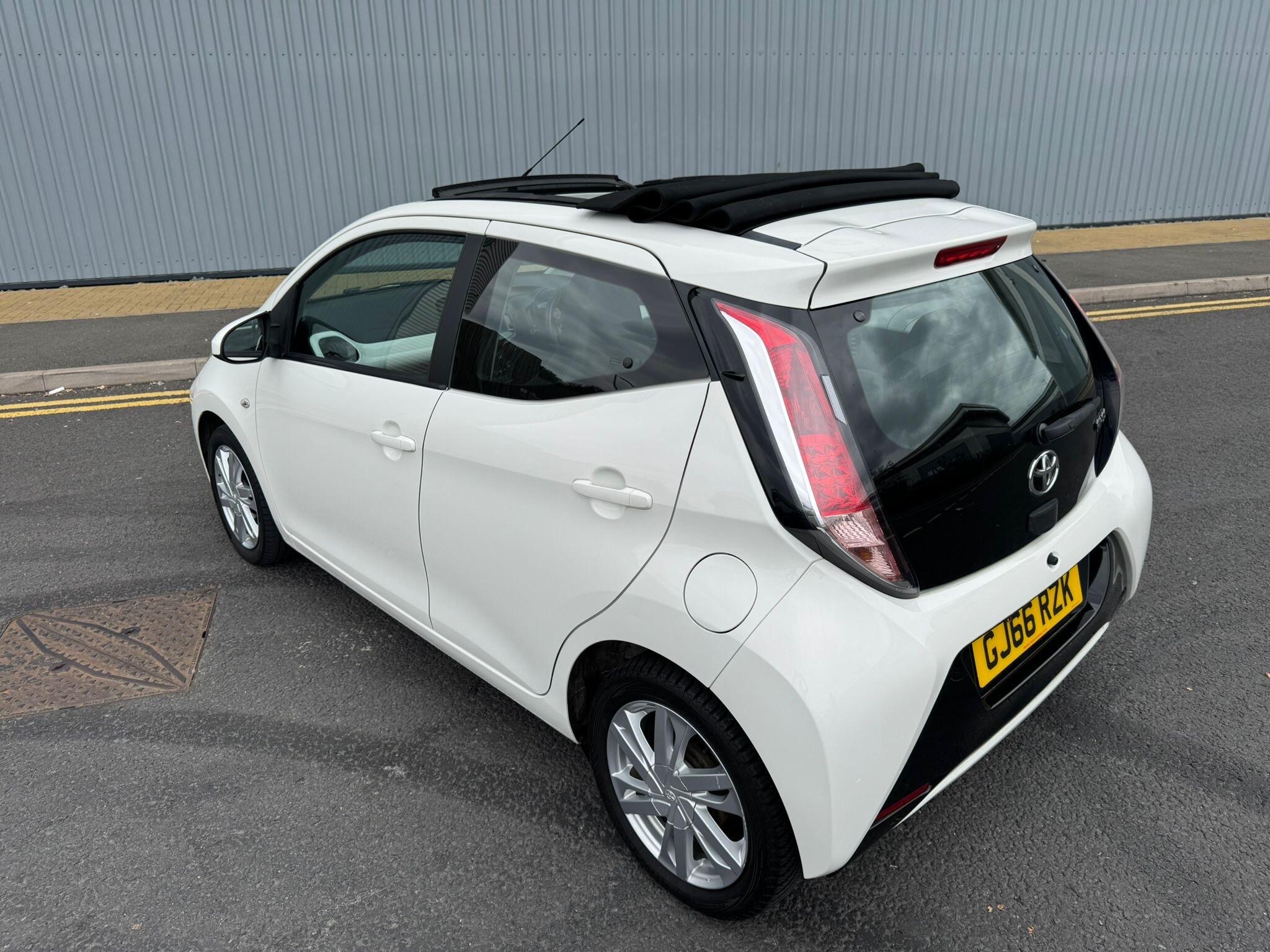 Toyota **SOLD** AYGO - 1.0 VVT-i x-pression x-shift Euro 6 5dr - Hatchback (2014 - 2018) Image